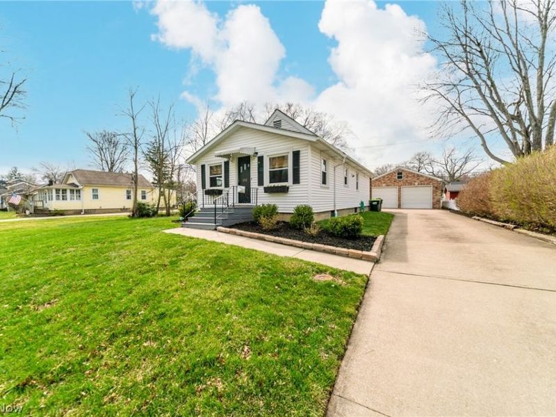 192 Sunset Road, Avon Lake, OH 44012 Photo 2