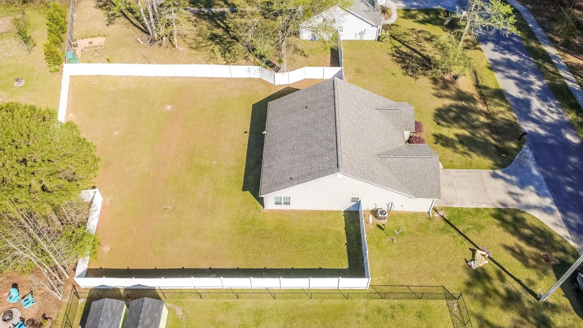 1104 Boundary St. Photo 28