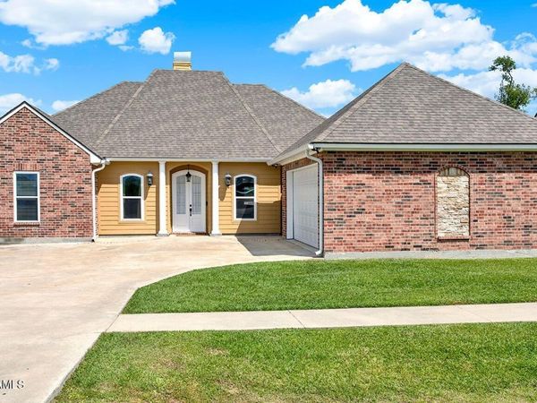 101 Talon Road , Youngsville, LA 70592