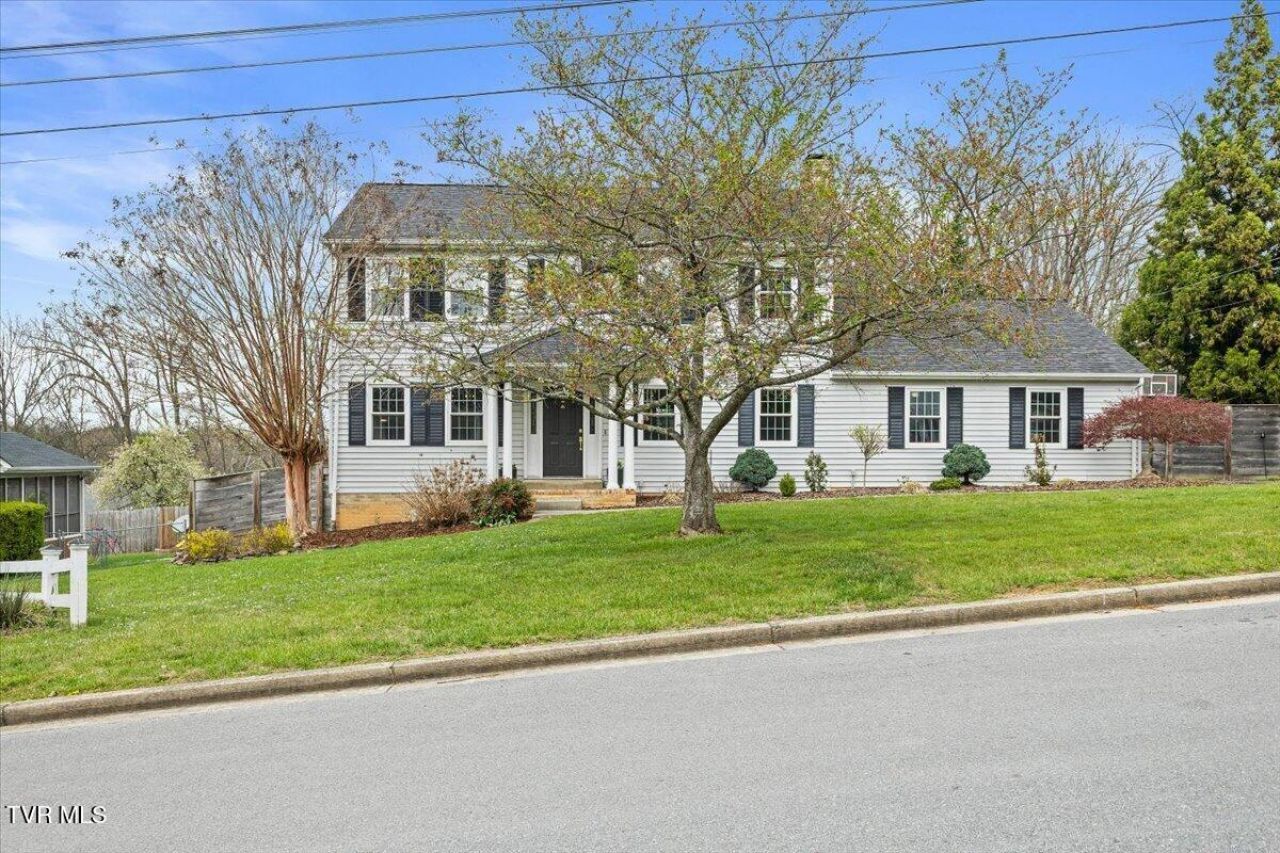 8 Parwood Court, Johnson City, TN 37601 Main Photo