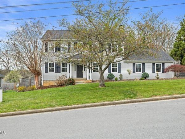 8 Parwood Court, Johnson City, TN 37601