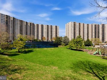 203 YOAKUM PARKWAY, Unit 906, ALEXANDRIA, VA 22304