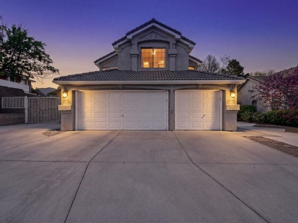 8448 Manuel Cia Place NE, Albuquerque, NM 87122