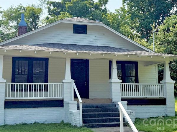 1012 4th Street , Statesville, NC 28677