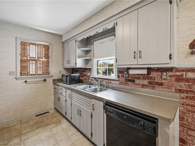 664 Perkinswood Boulevard NE, Warren, OH 44483 Photo 30