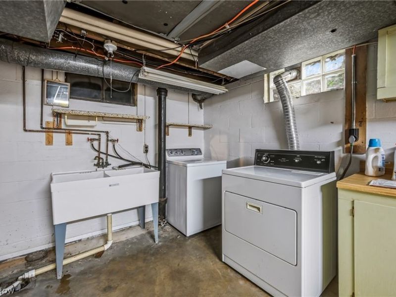 664 Perkinswood Boulevard NE, Warren, OH 44483 Photo 48