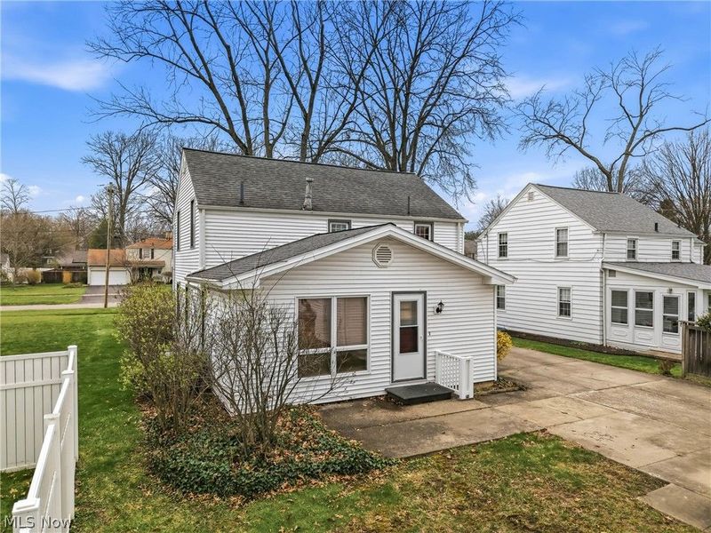 664 Perkinswood Boulevard NE, Warren, OH 44483 Photo 9