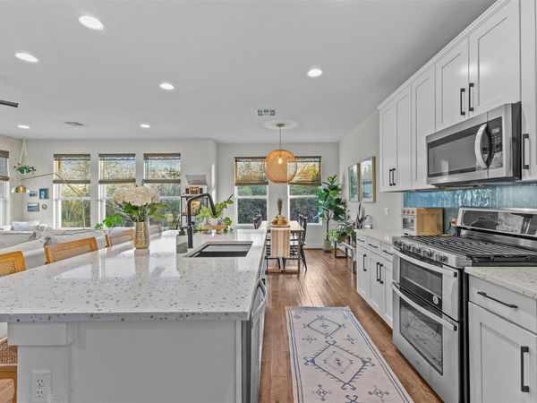 317 Bridgeford DR , Austin, TX 78745