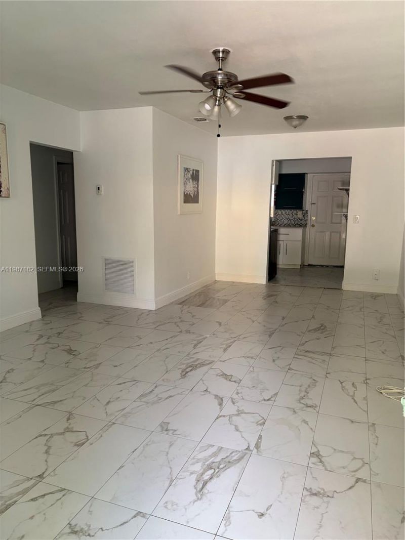 2 NE 45th St, Miami, FL 33137 Photo