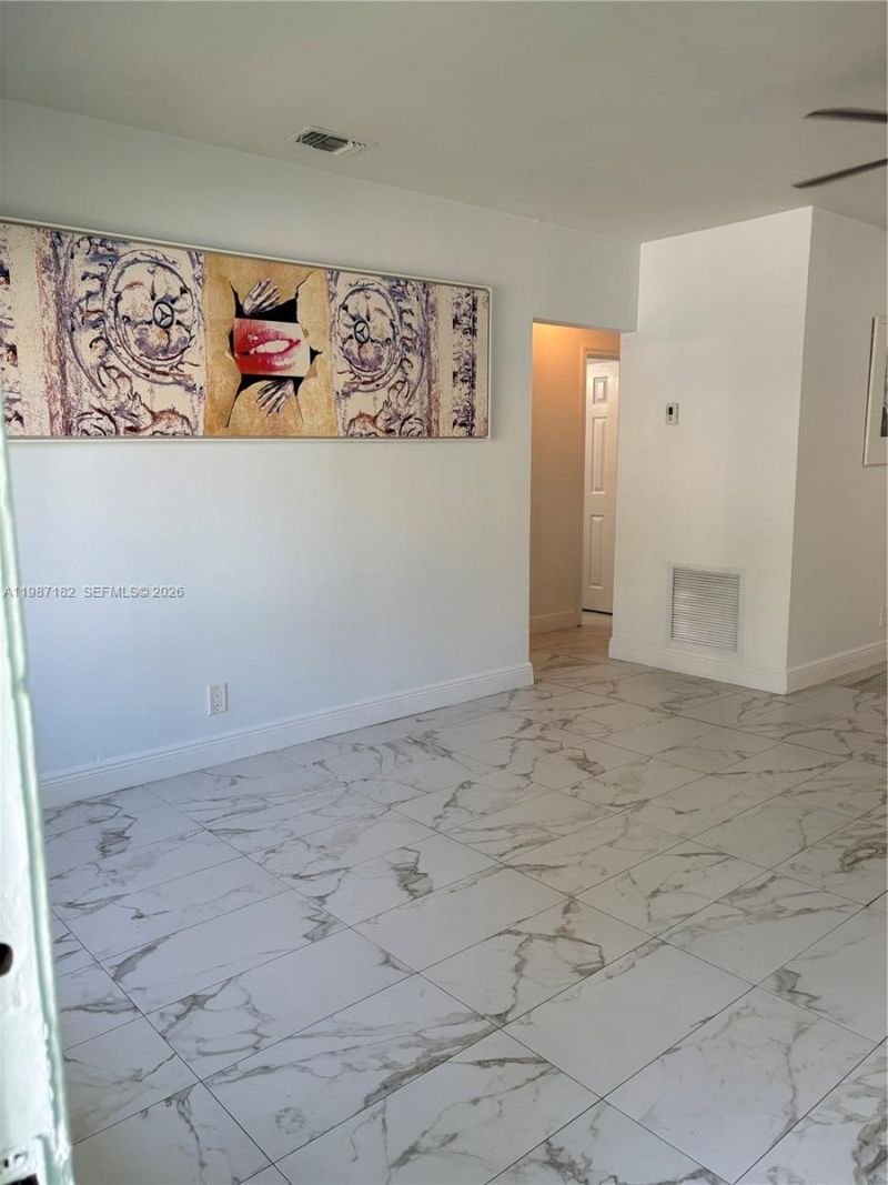 2 NE 45th St, Miami, FL 33137 Photo