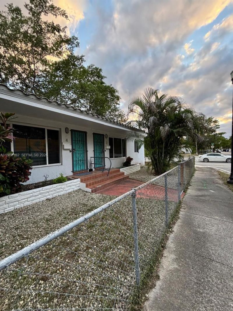 2 NE 45th St, Miami, FL 33137 Photo