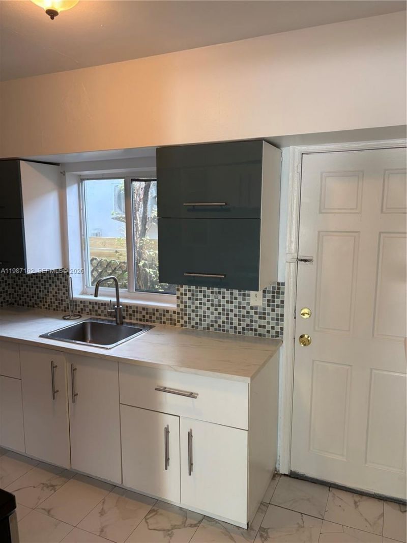 2 NE 45th St, Miami, FL 33137 Photo