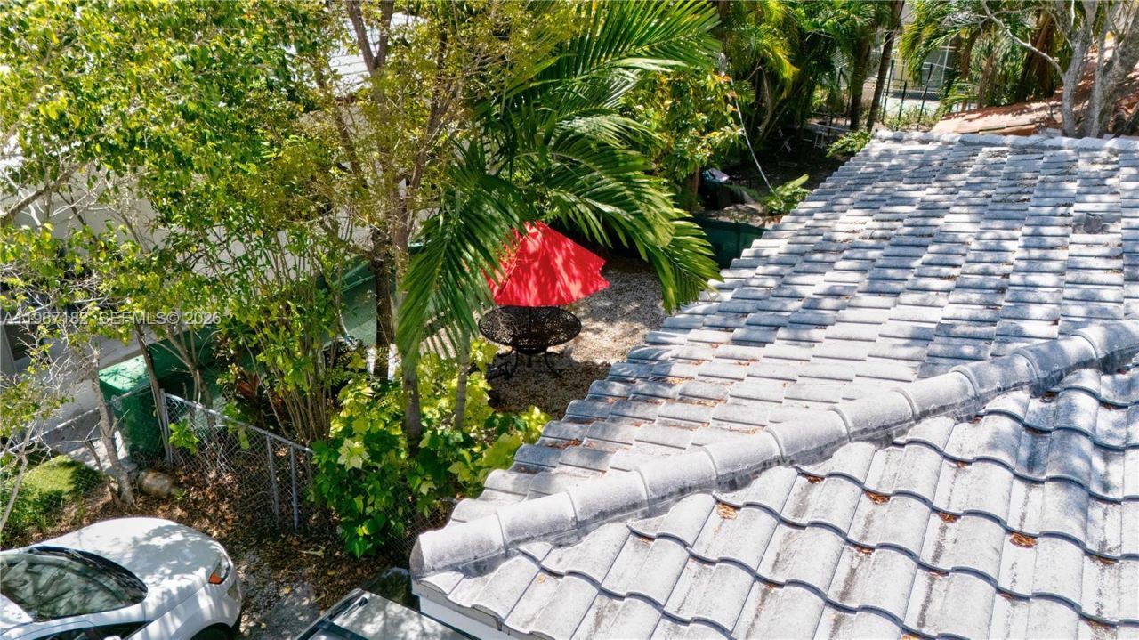 2 NE 45th St, Miami, FL 33137 Photo