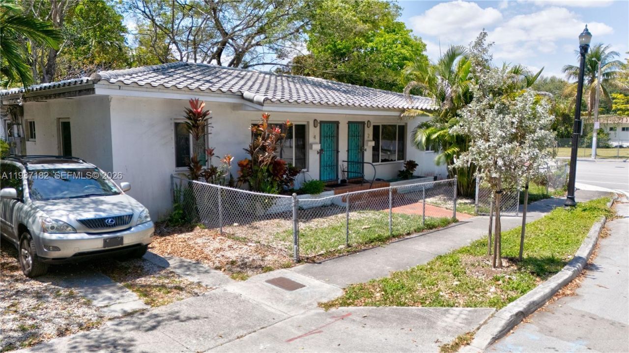 2 NE 45th St , Miami, FL 33137 Photo