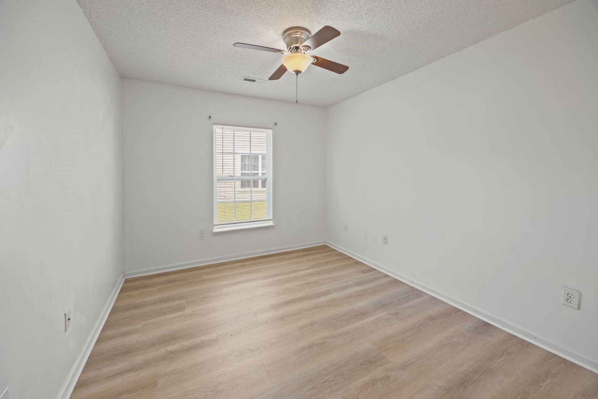 5067 Thornton Drive Photo 20