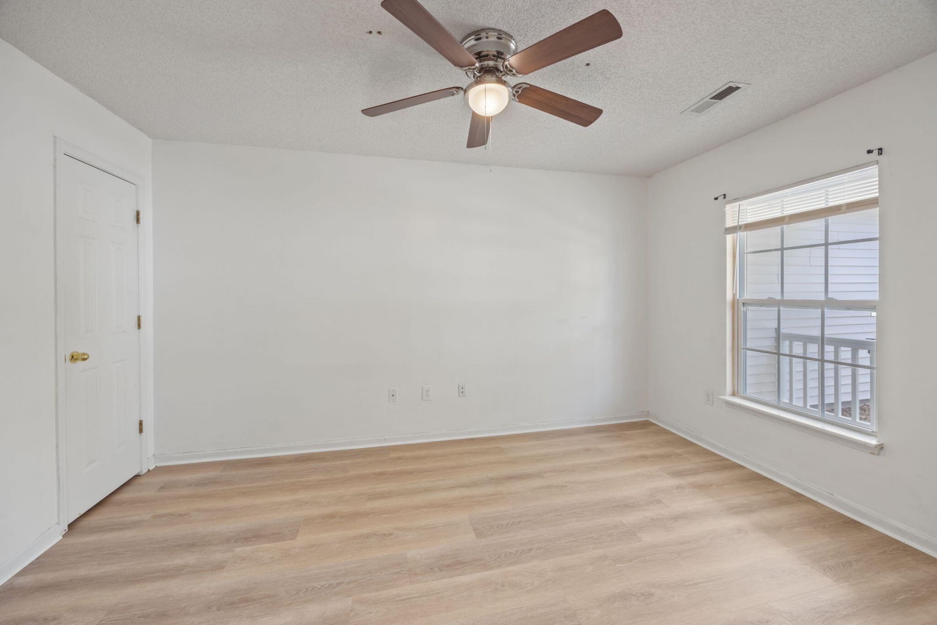 5067 Thornton Drive Photo 7