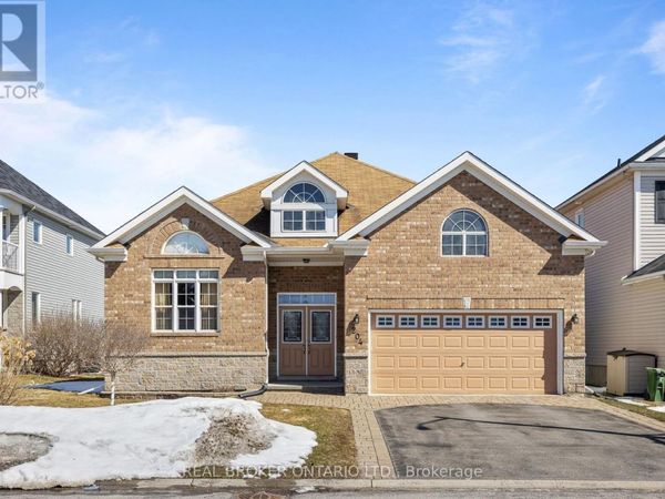 204 Hillpark High Street , Ottawa, ON K1W0B5