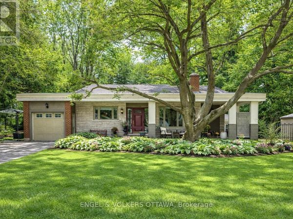 3 Hazelwood Way , Ottawa, ON K2C3H1