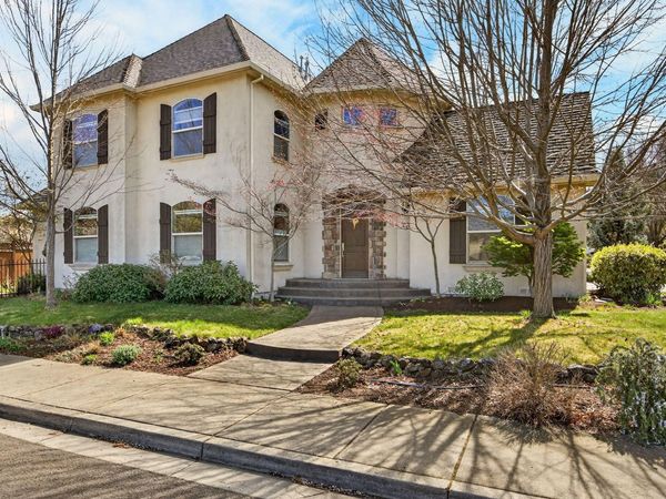 692 Vansant Street, Ashland, OR 97520