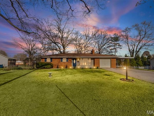 2016 Caseyville Avenue, Swansea, IL 62226