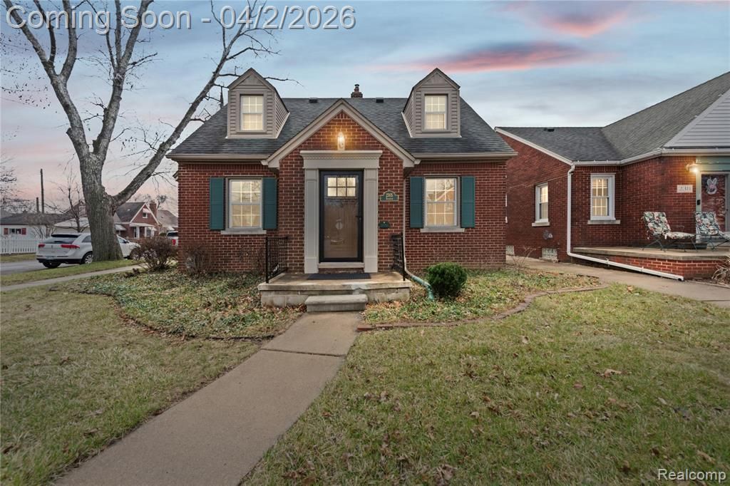 2305 Vinewood Street, Wyandotte, MI 48192 Main Photo