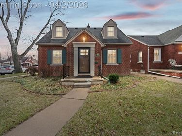 2305 Vinewood Street, Wyandotte, MI 48192