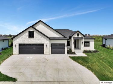 3600 Tree Line Drive, Lincoln, NE 68516