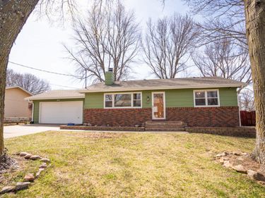 604 SHERWOOD Drive, TABOR, IA 51653