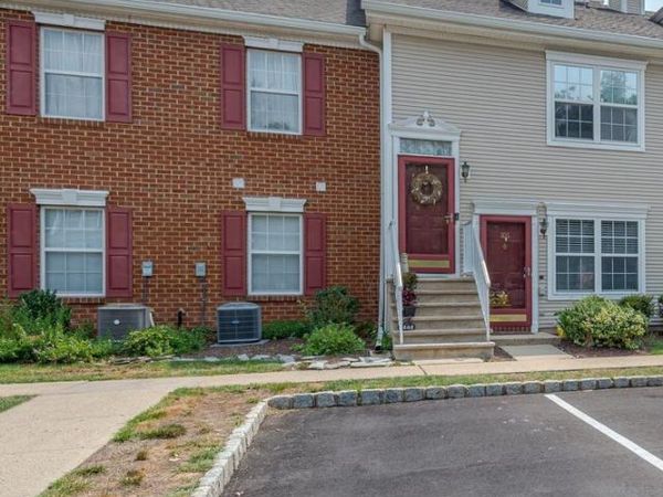 203 CASTLETON CT, PENNINGTON, NJ 08534