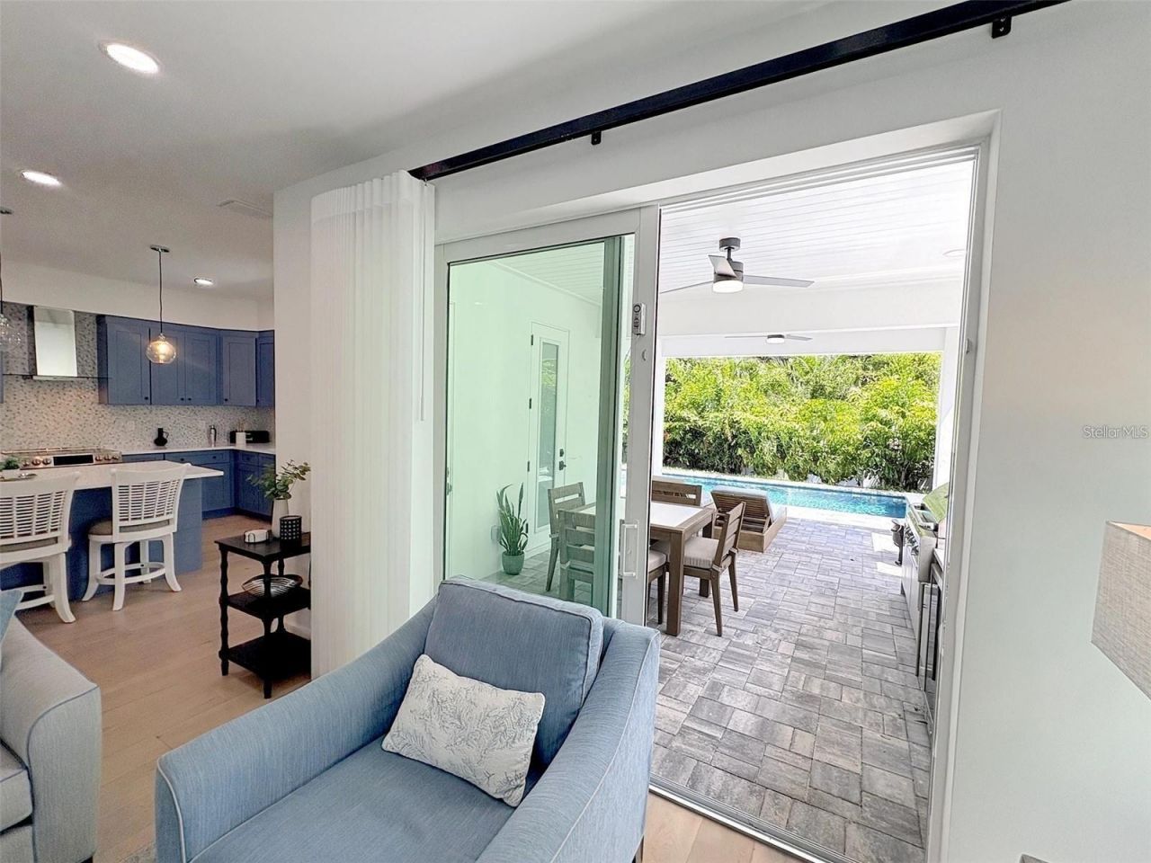 1647 Siesta Drive, Sarasota, FL 34239 Photo