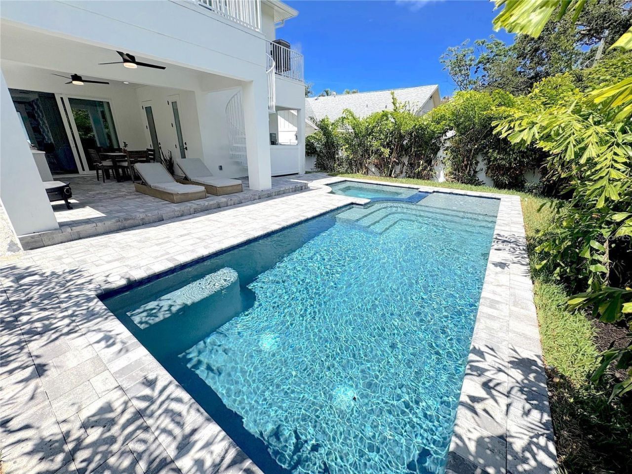 1647 Siesta Drive, Sarasota, FL 34239 Photo