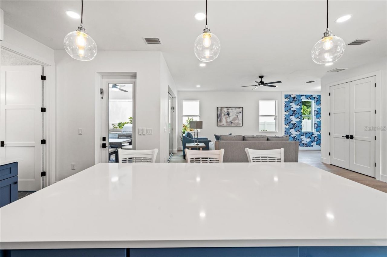 1647 Siesta Drive, Sarasota, FL 34239 Photo