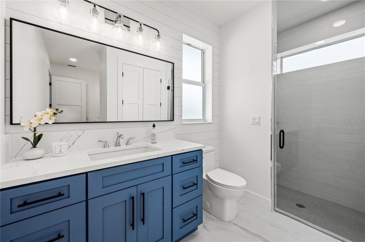 1647 Siesta Drive, Sarasota, FL 34239 Photo