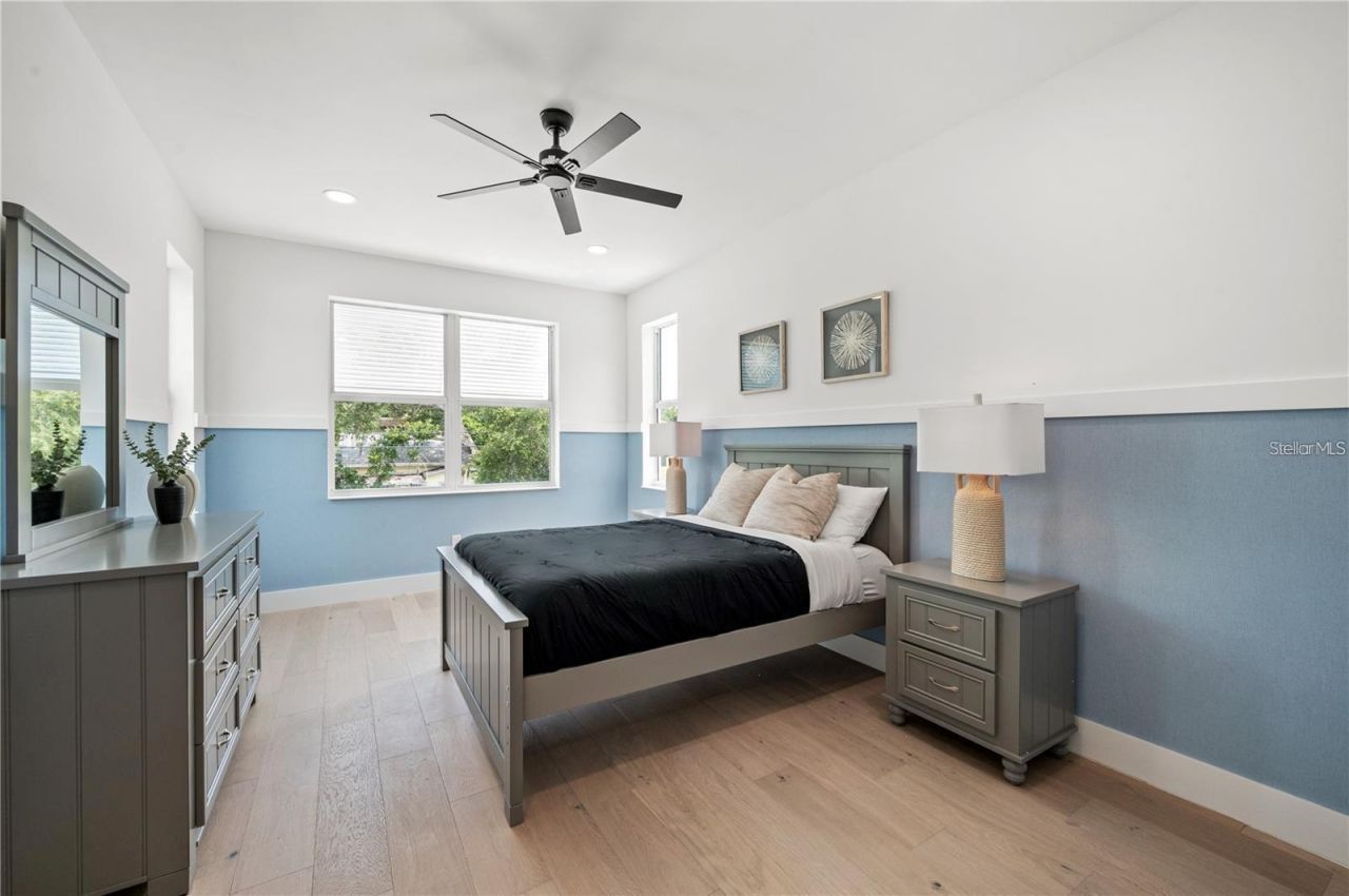 1647 Siesta Drive, Sarasota, FL 34239 Photo