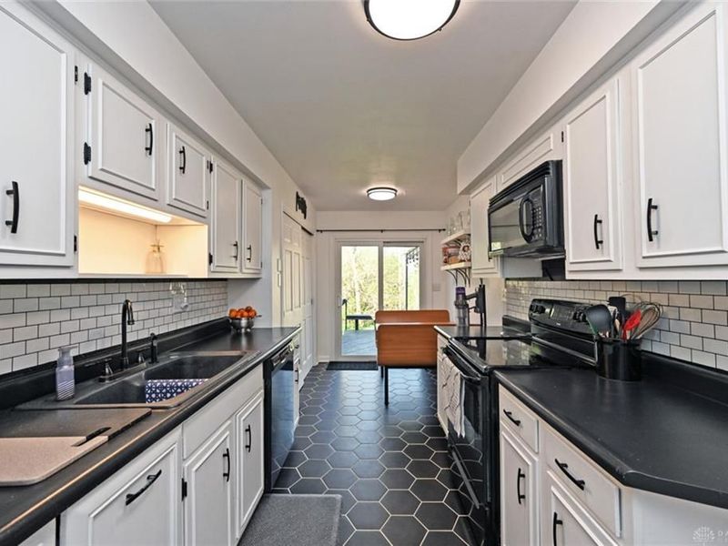 28 Nicholson Court, Unit 9, Dayton, OH 45459 Photo 15