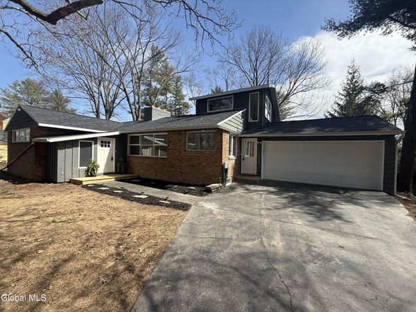 2080 Van Antwerp Road, Niskayuna, NY 12309