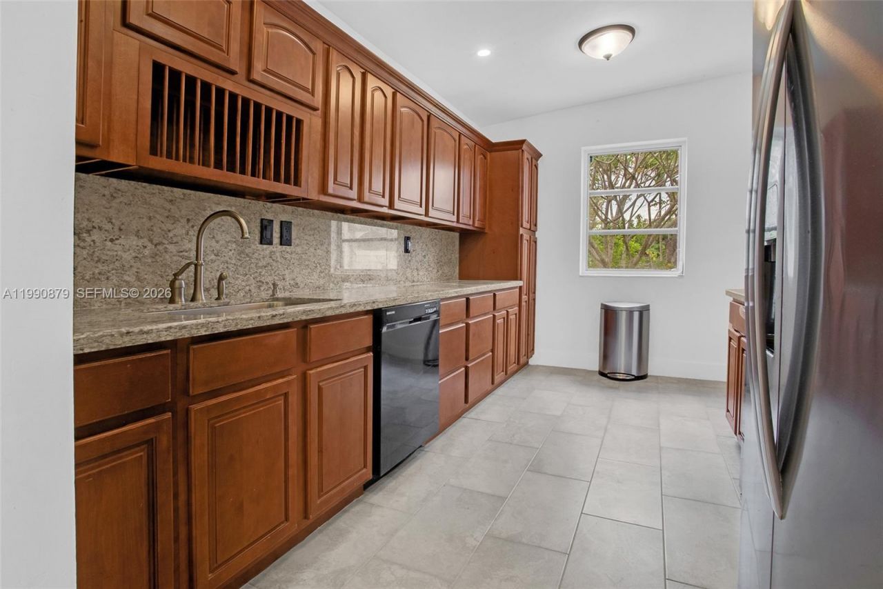 6339 SW 32nd St, Miami, FL 33155 Photo