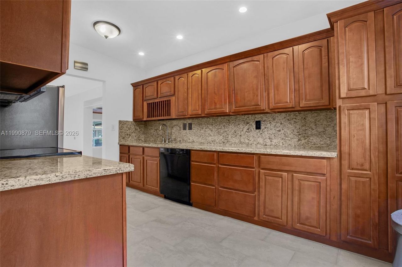 6339 SW 32nd St, Miami, FL 33155 Photo