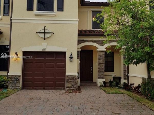 3323 W 90th Ter , Hialeah, FL 33018