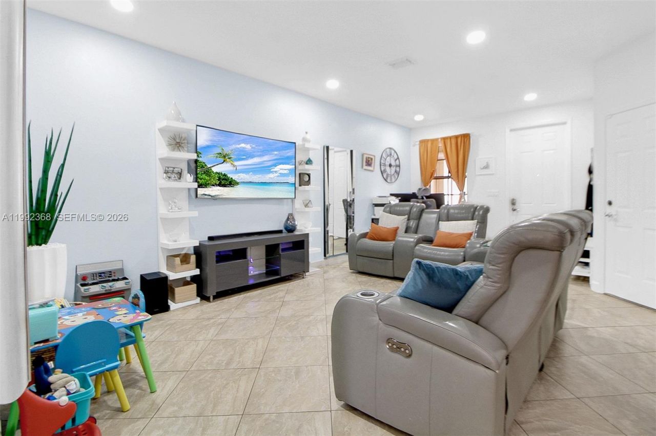 3323 W 90th Ter , Hialeah, FL 33018 Photo