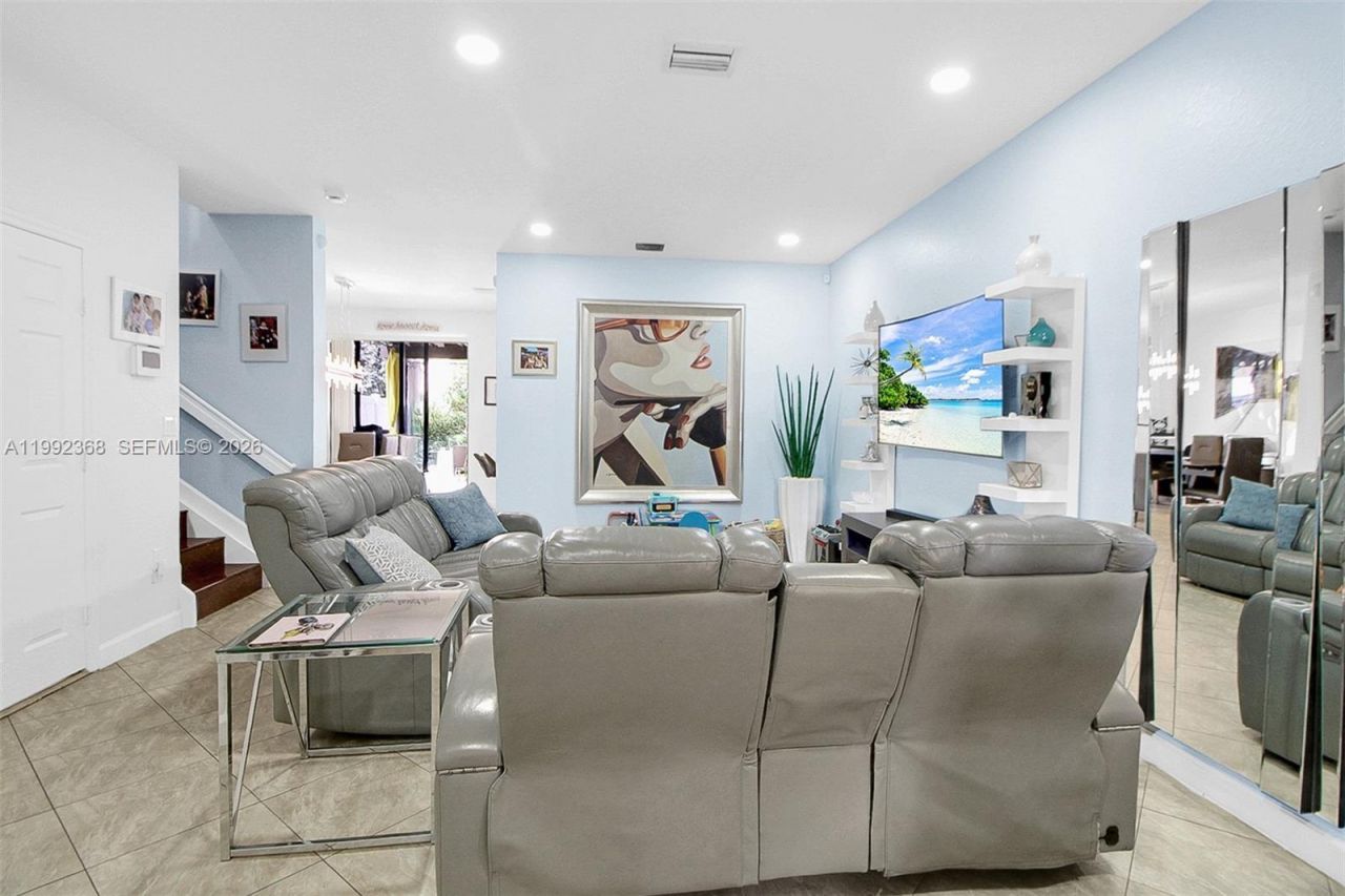 3323 W 90th Ter , Hialeah, FL 33018 Photo