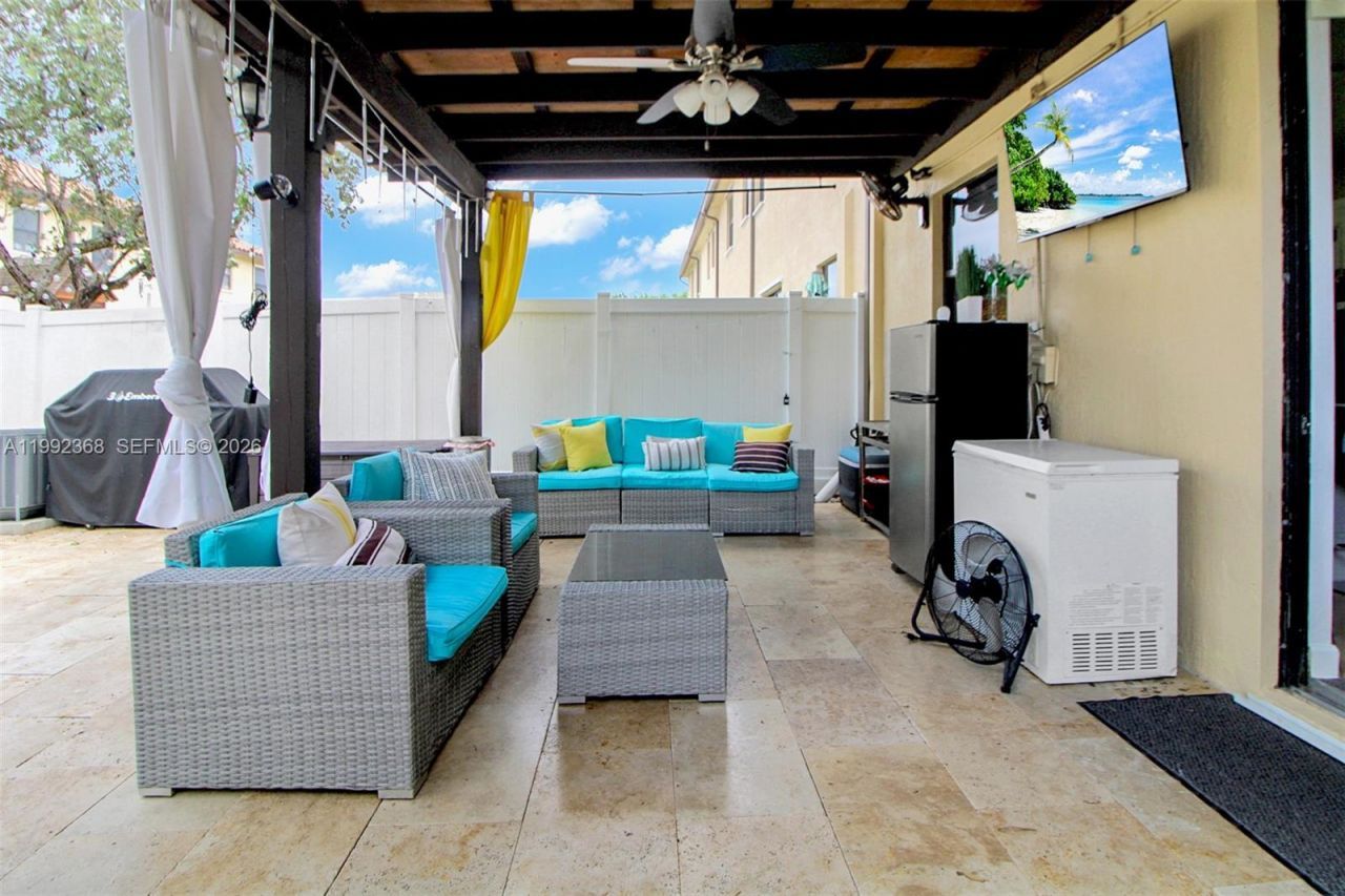 3323 W 90th Ter , Hialeah, FL 33018 Photo