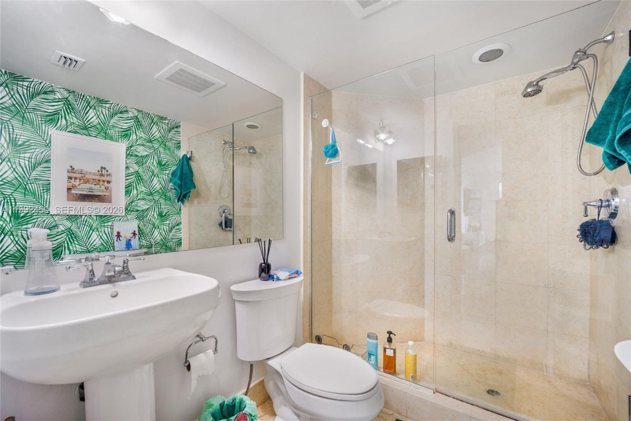 20000 E Country Club Dr , Unit 1211, Aventura, FL 33180 Photo