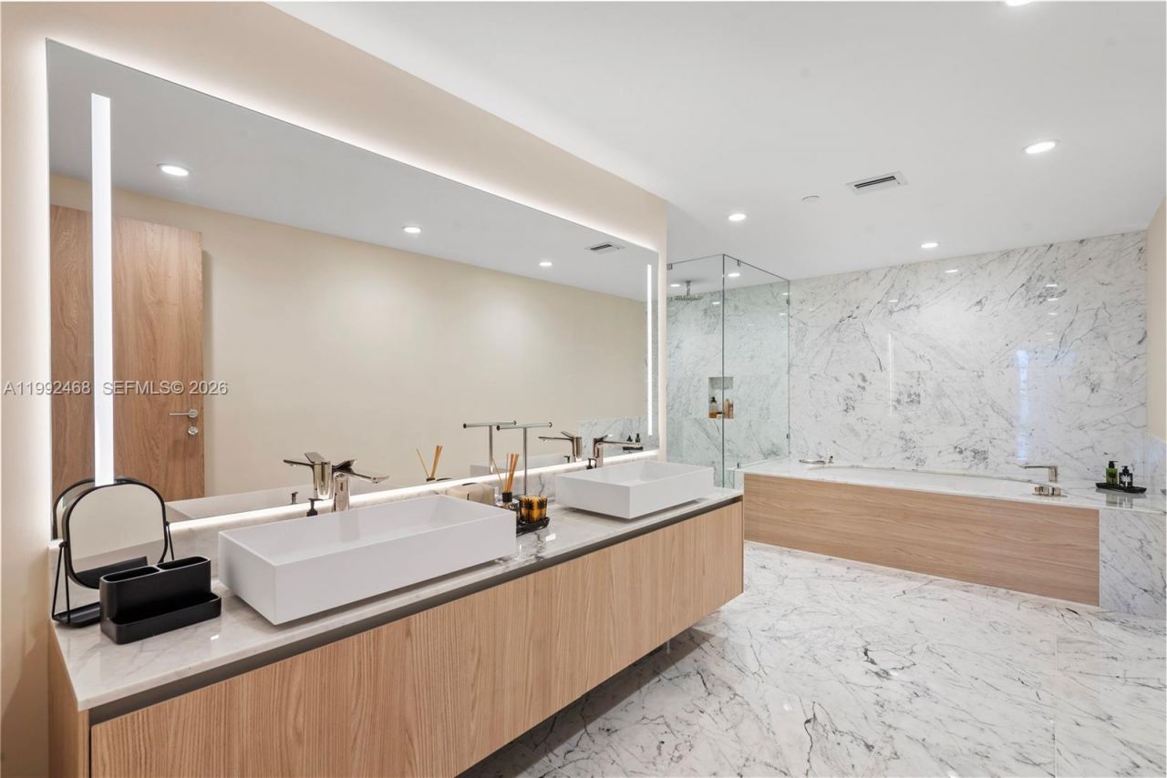 1135 103rd St, Unit 303, Bay Harbor Islands, FL 33154 Photo