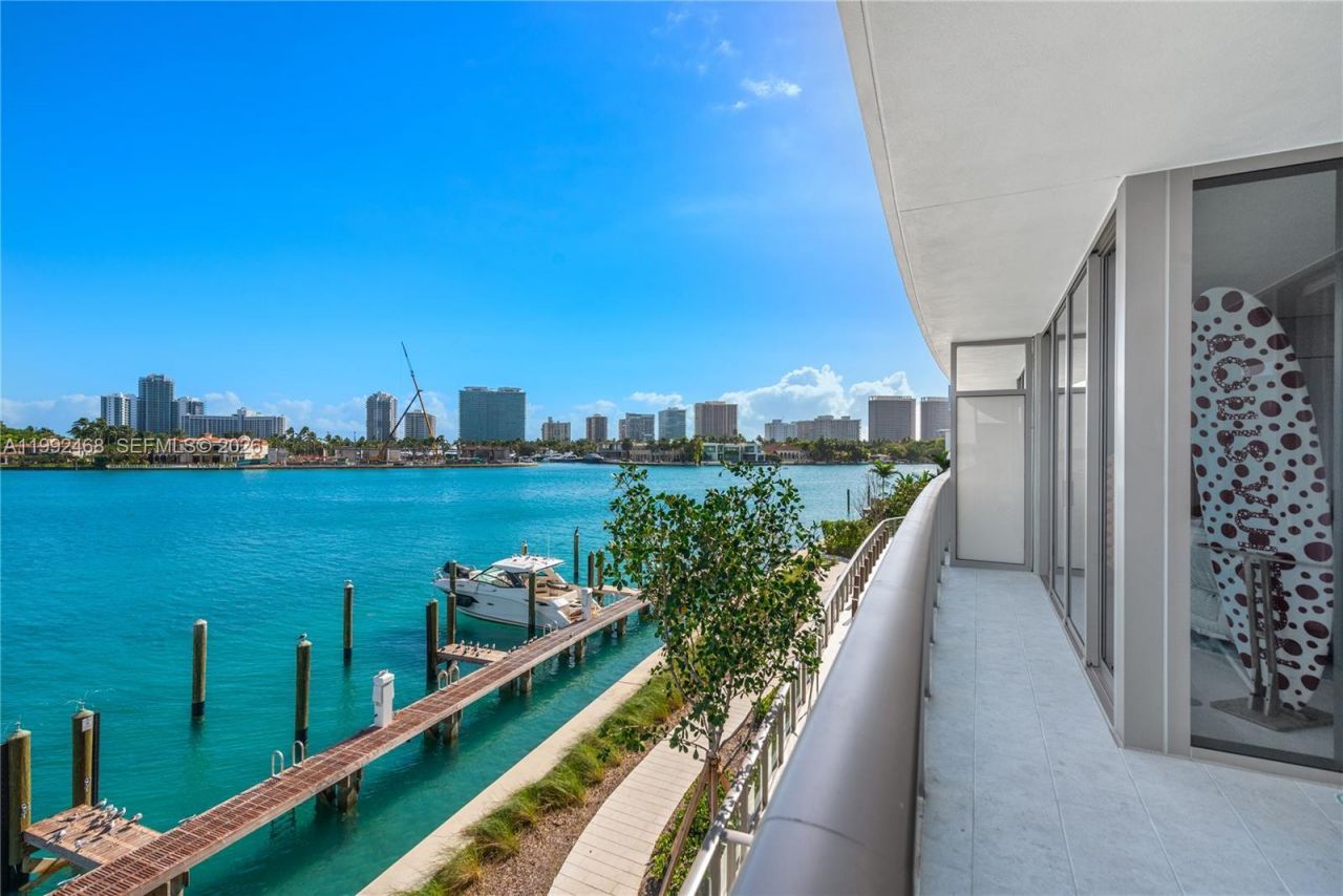 1135 103rd St, Unit 303, Bay Harbor Islands, FL 33154 Photo