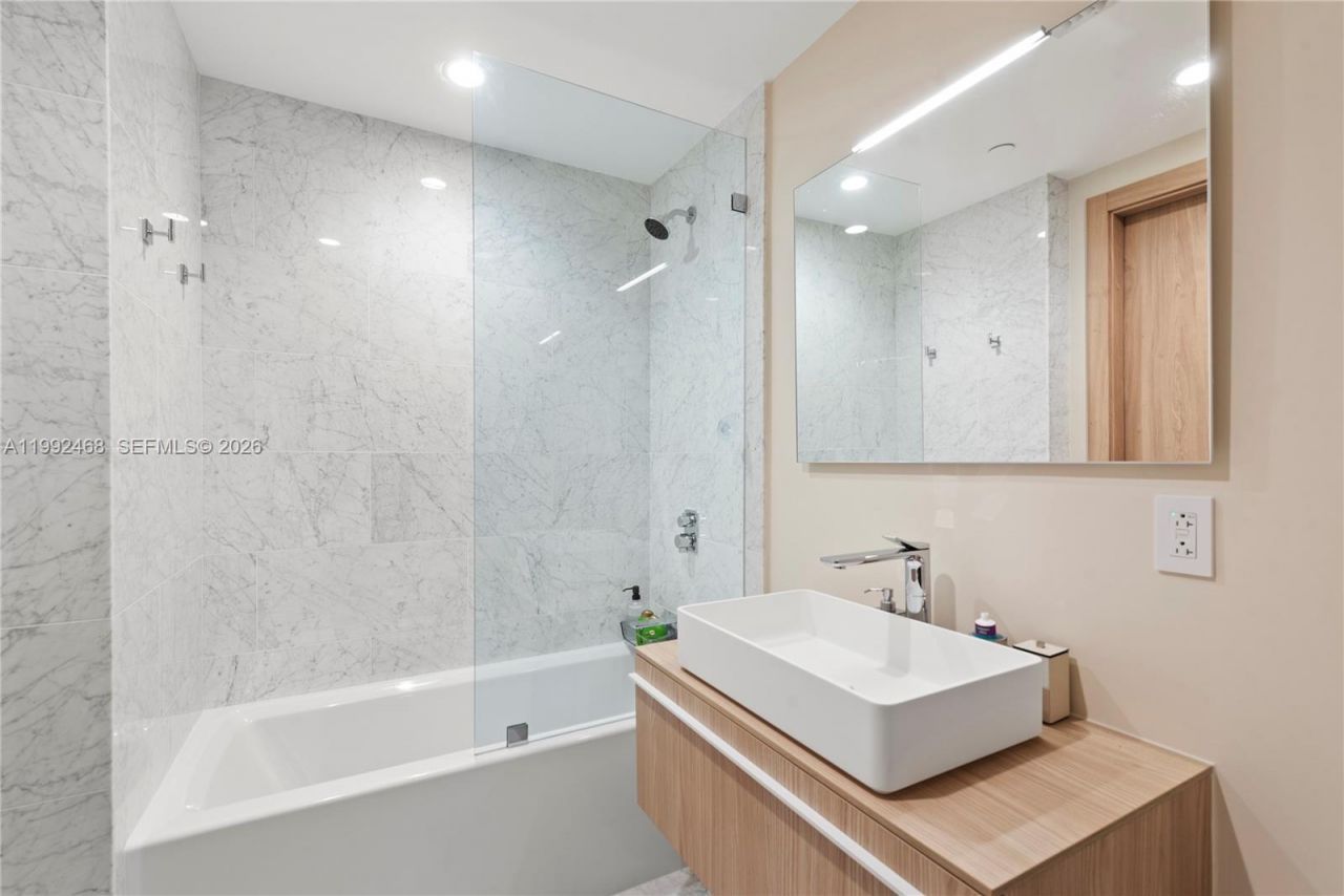 1135 103rd St, Unit 303, Bay Harbor Islands, FL 33154 Photo