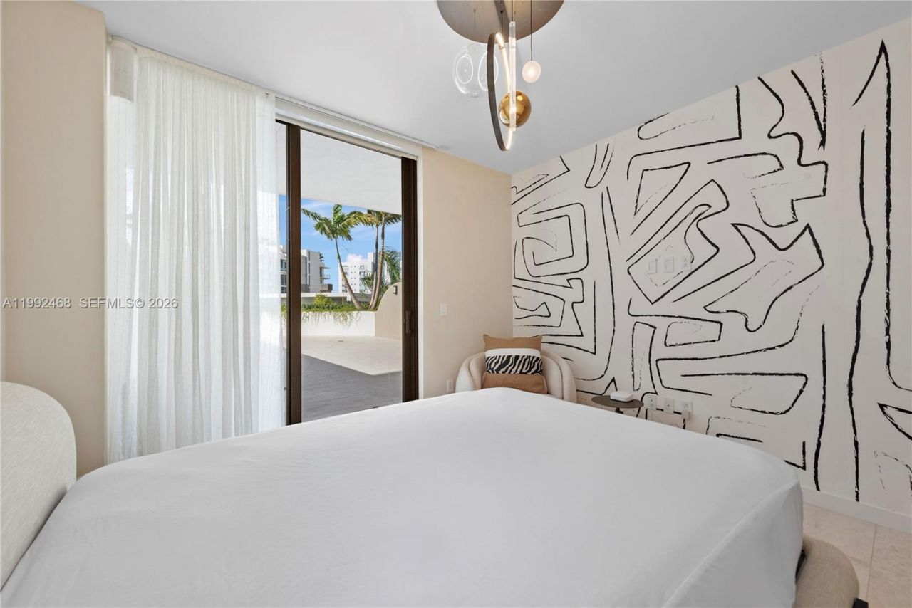 1135 103rd St, Unit 303, Bay Harbor Islands, FL 33154 Photo