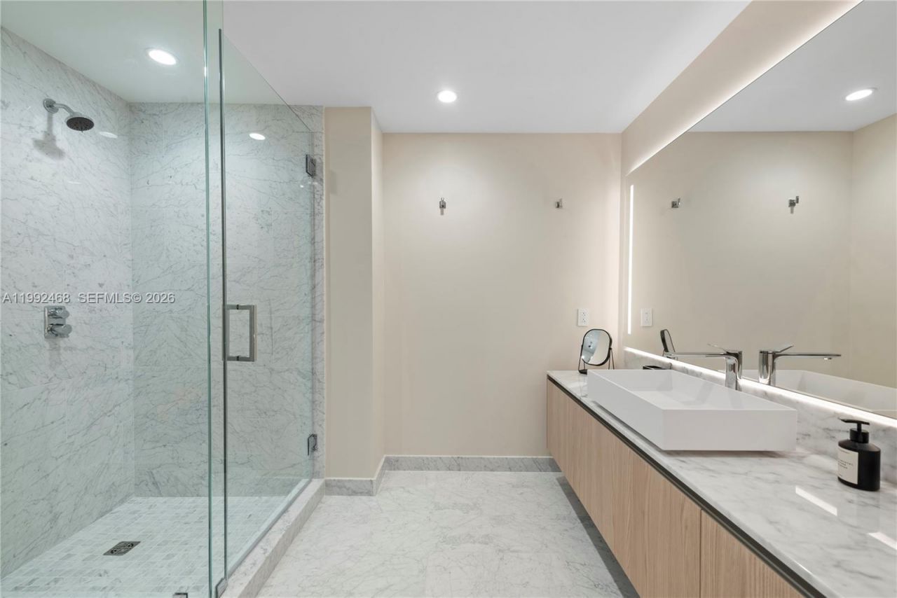 1135 103rd St, Unit 303, Bay Harbor Islands, FL 33154 Photo