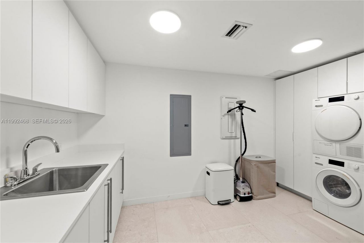 1135 103rd St, Unit 303, Bay Harbor Islands, FL 33154 Photo