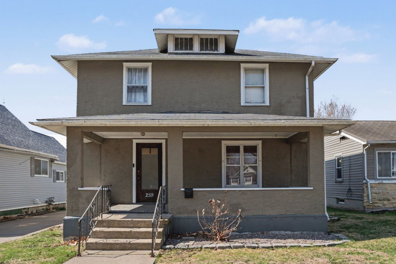 259 16th Place , Clinton, IA 52732 Main Photo